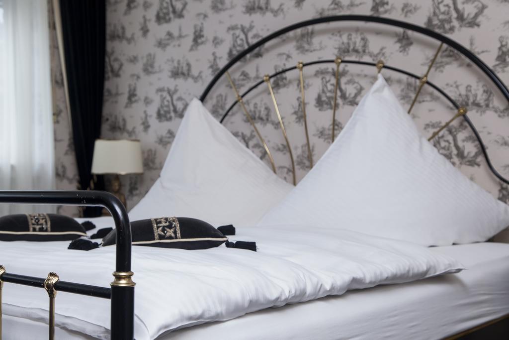 Hotel Zum Alten Brunnen ライネ エクステリア 写真